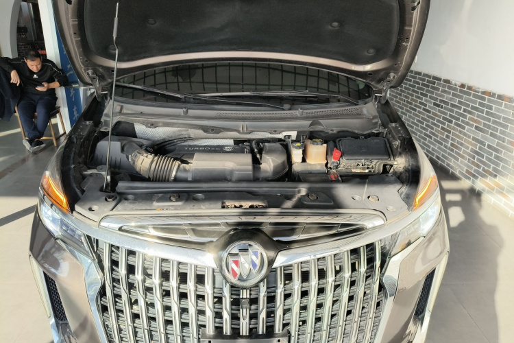 别克GL8 2021款 陆上公务舱 652T 舒适型机舱底盘24