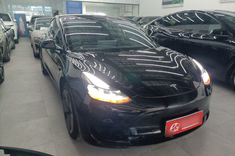 特斯拉 Model 3 2022款 后轮驱动版车身外观3