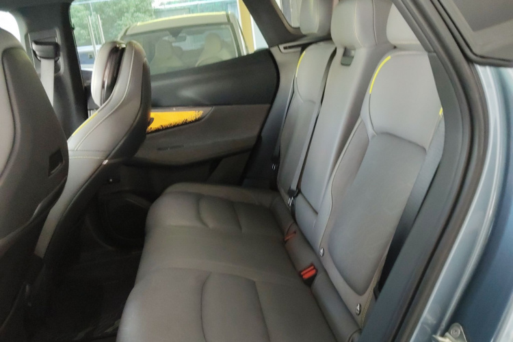 领克08 EM-P 2025款 220km 四驱性能Halo中控内饰21