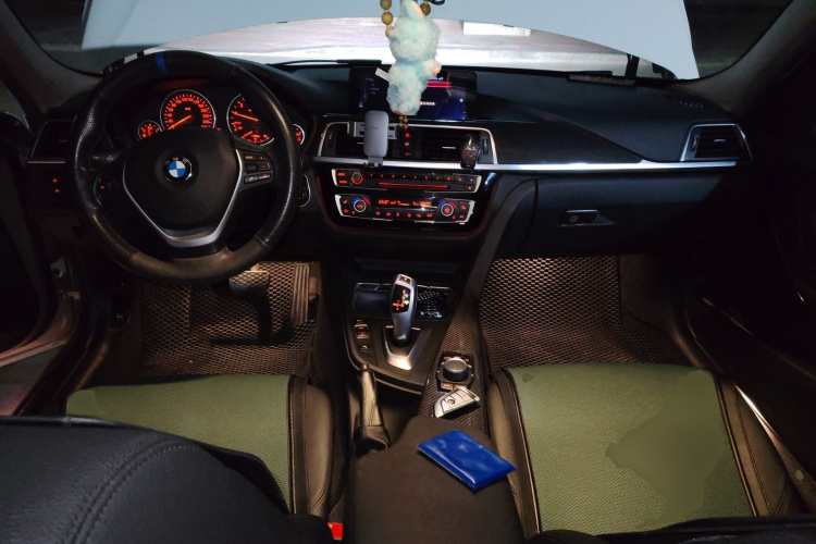 宝马3系 2017款 320Li xDrive 时尚型中控内饰12