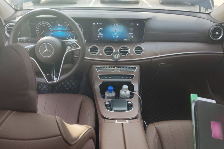 奔驰E级 2023款 改款 E 300 L 时尚型中控内饰12
