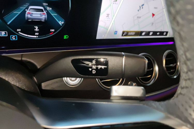 奔驰E级 2023款 改款 E 300 L 运动时尚型局部细节18