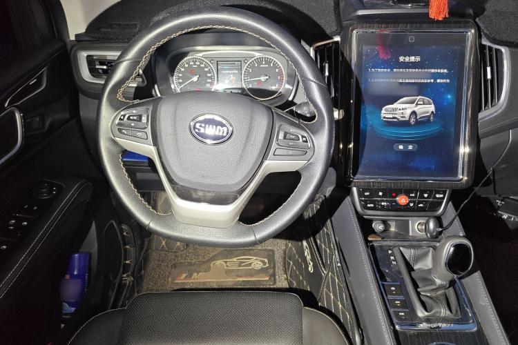 SWM斯威汽车 SWM斯威X7 2017款 1.5T 自动智享型 7座中控内饰13