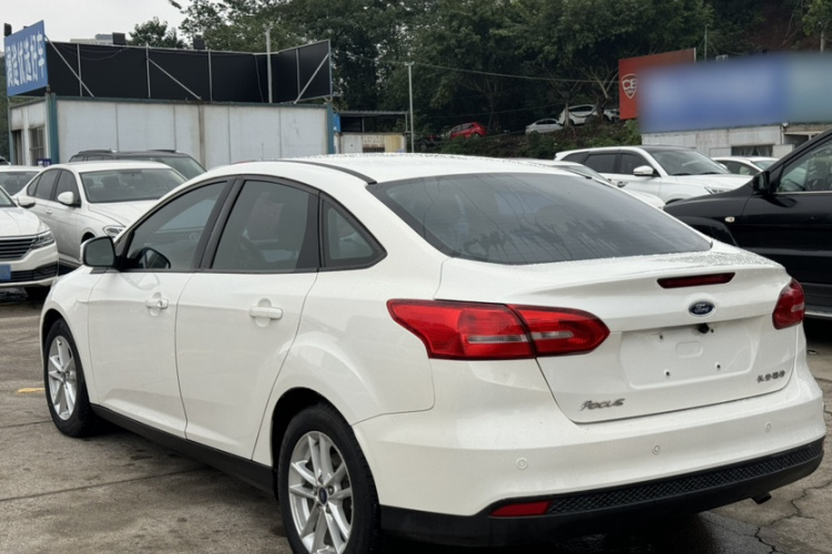 福特 福克斯 2015款 三厢 1.6L 手动风尚型车身外观6008