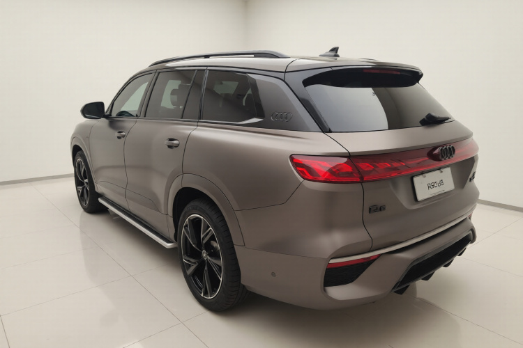 奥迪Q6 2023款 50 TFSI quattro 凌云版 edition one车身外观5