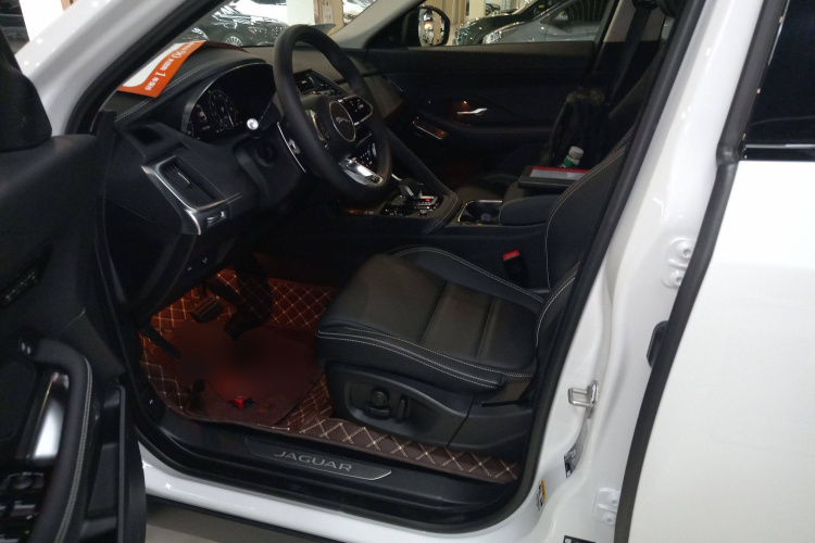捷豹E-PACE 2024款 耀黑运动版 R-DYNAMIC SE BLACK中控内饰19