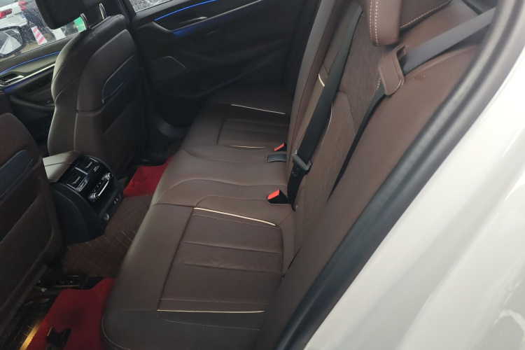 宝马5系 2022款 改款三 530Li 尊享型 M运动套装中控内饰21