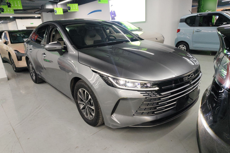 比亚迪 驱逐舰05 2024款 荣耀版 DM-i 55KM 豪华型车身外观3