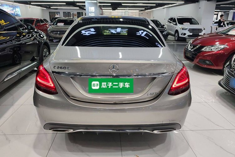 奔驰C级 2019款 改款 C 260 L 运动版车身外观6
