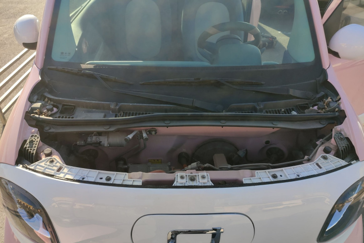 奔腾小马 2025款 222km 闪电马机舱底盘24