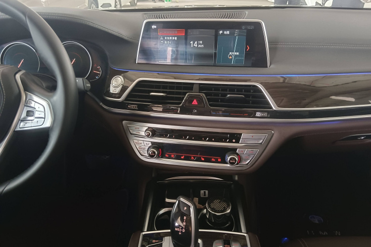 宝马7系 2016款 730Li 领先型中控内饰7003