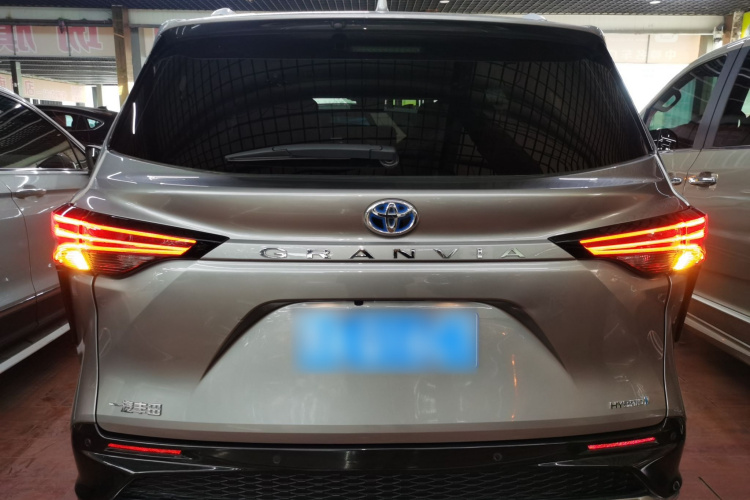 丰田 格瑞维亚 2022款 2.5L混动 尊爵版车身外观6004