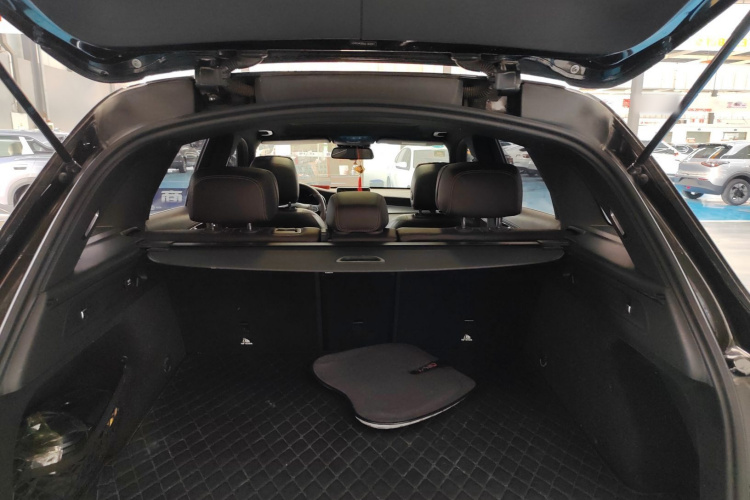 奔驰GLC 2018款 GLC 260 4MATIC 豪华型机舱底盘23