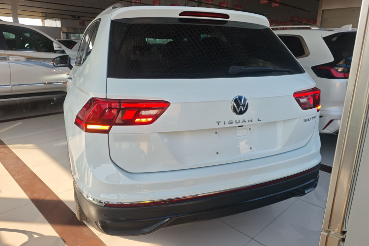 大众 途观L 2024款 300TSI 自动两驱智享版车身外观6