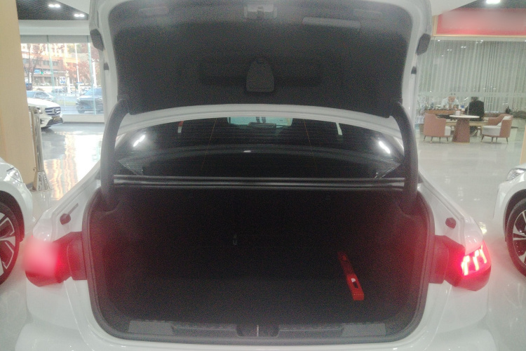 奥迪A3 2021款 A3L Limousine 35 TFSI 时尚致雅型机舱底盘23