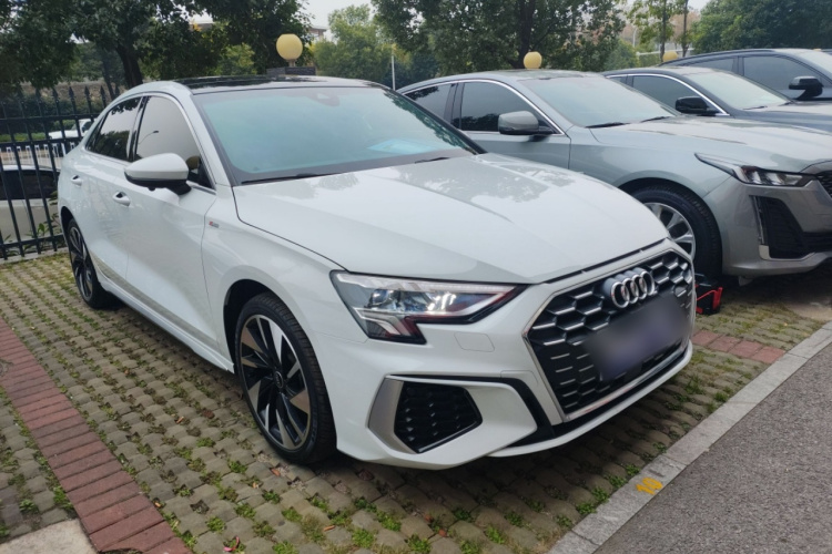 奥迪A3 2023款 改款 A3L Limousine 35 TFSI 时尚运动型车身外观3