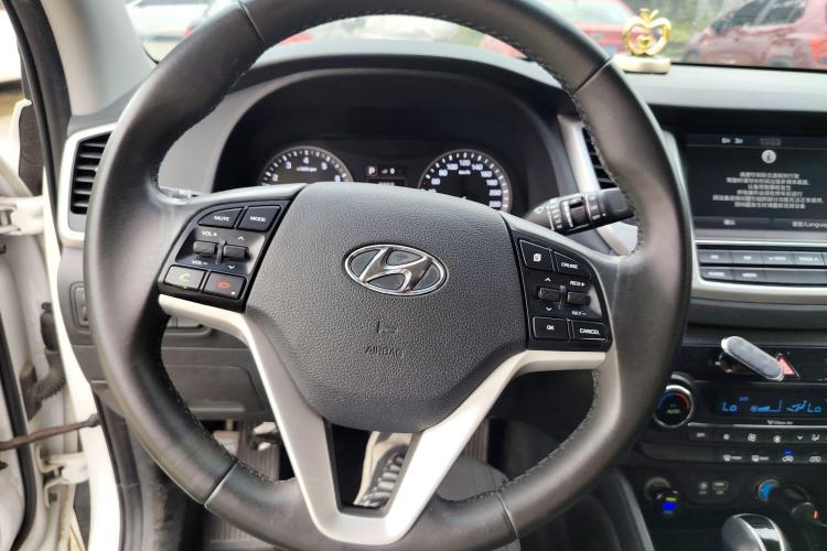 现代 途胜 2018款 1.6T 双离合两驱15周年特别版中控内饰13