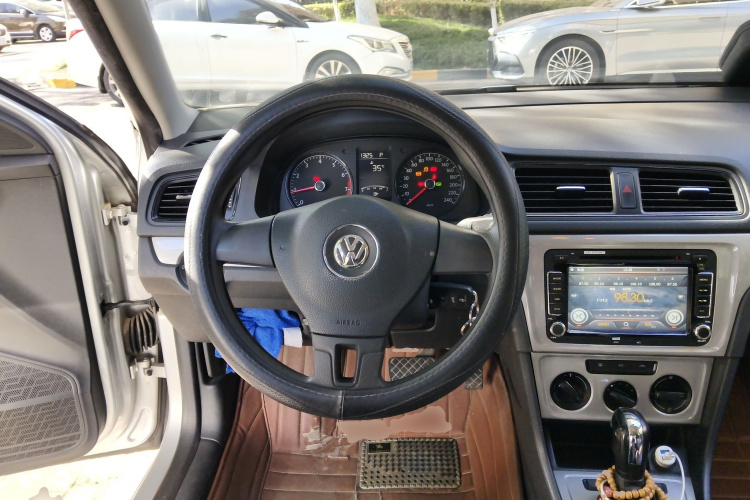 大众 朗逸 2013款 改款经典 1.6L 自动风尚版中控内饰13