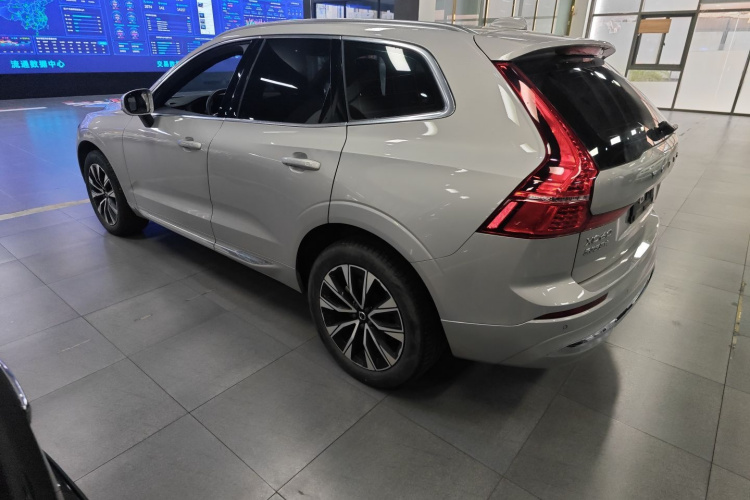 沃尔沃XC60 2023款 B5 四驱智远豪华版车身外观6003