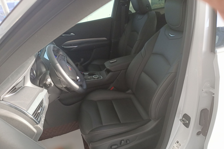凯迪拉克XT4 2020款 28T 两驱领先型中控内饰19