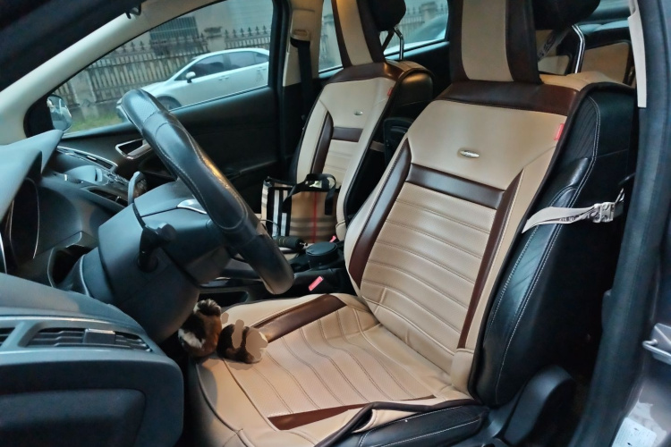 福特 福克斯 2012款 三厢 1.6L 自动风尚型中控内饰19