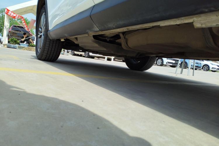 比亚迪 宋Pro 2019款 1.5T 自动豪华型机舱底盘30