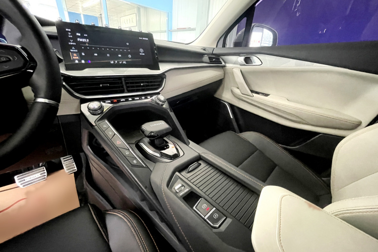 领克06 EM-P 2022款 PHEV 84KM续航版 Pro中控内饰7009
