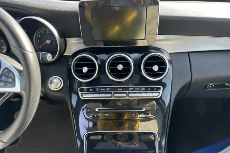 奔驰C级 2016款 C 200 运动版中控内饰7003