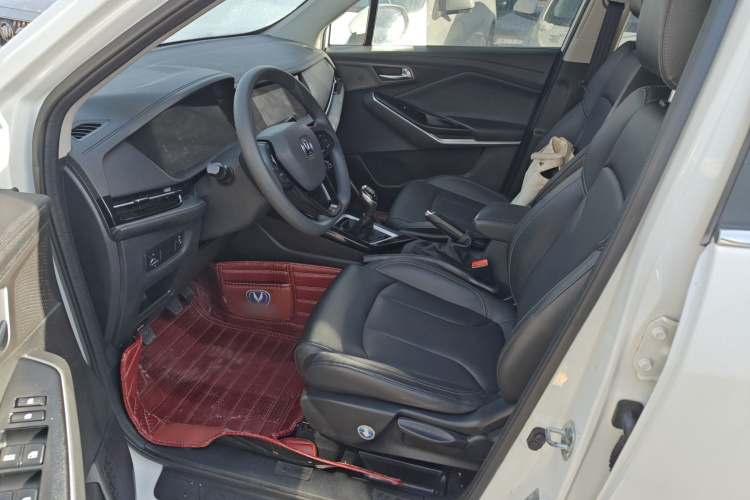 长安CS15 2021款 1.5L 手动进取型中控内饰19