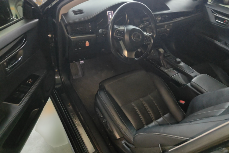 雷克萨斯ES 2015款 200 舒适版中控内饰20