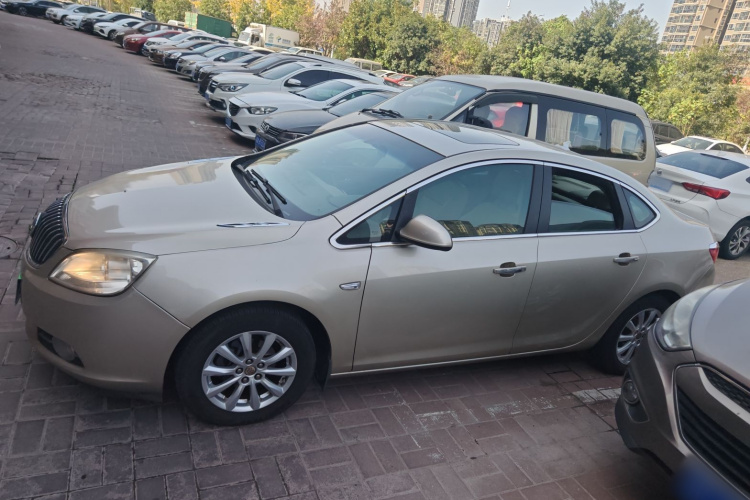 别克 英朗 2013款 GT 1.6L 自动时尚版车身外观4