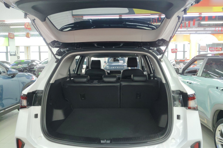 五菱汽车 五菱星辰 2021款 1.5T CVT星辉版机舱底盘23