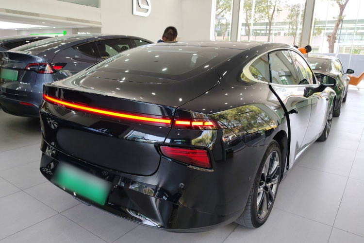 小鹏P7 2022款 625E车身外观7