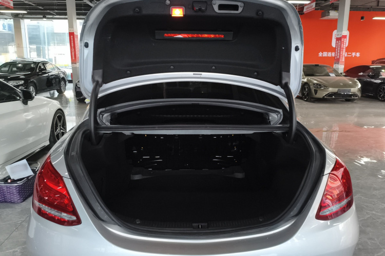 奔驰C级 2018款 C 200 运动版局部细节23