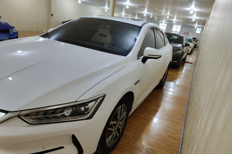 比亚迪 秦PLUS 2023款 冠军版 EV 420KM超越型车身外观4