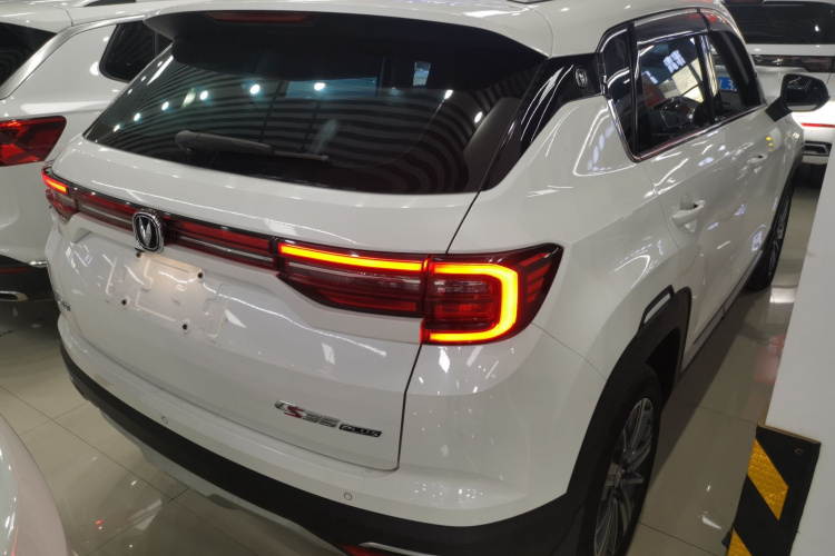 长安CS35PLUS 2019款 1.6L 手动酷联版车身外观7