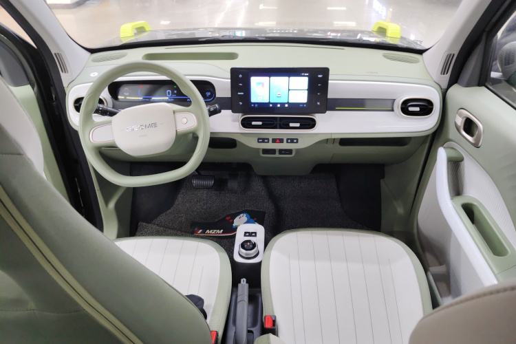 吉利银河 2025款 210km 熊猫骑士中控内饰12