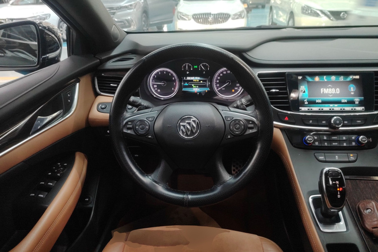 别克 君越 2016款 20T 精英型中控内饰13