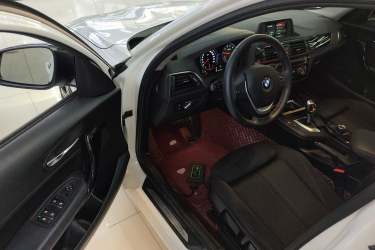 宝马1系(进口) 2018款 118i 运动设计套装中控内饰20