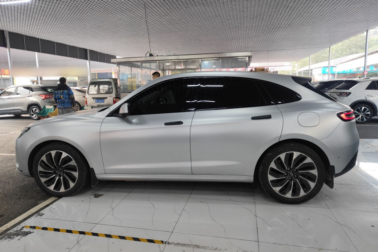 鸿蒙智行 问界M5 2022款 增程四驱性能版车身外观4