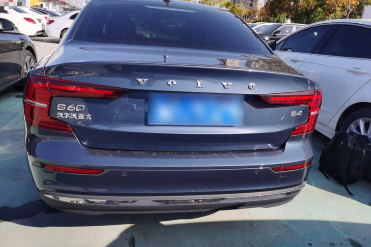 沃尔沃S60 2023款 B4 智逸豪华版车身外观6
