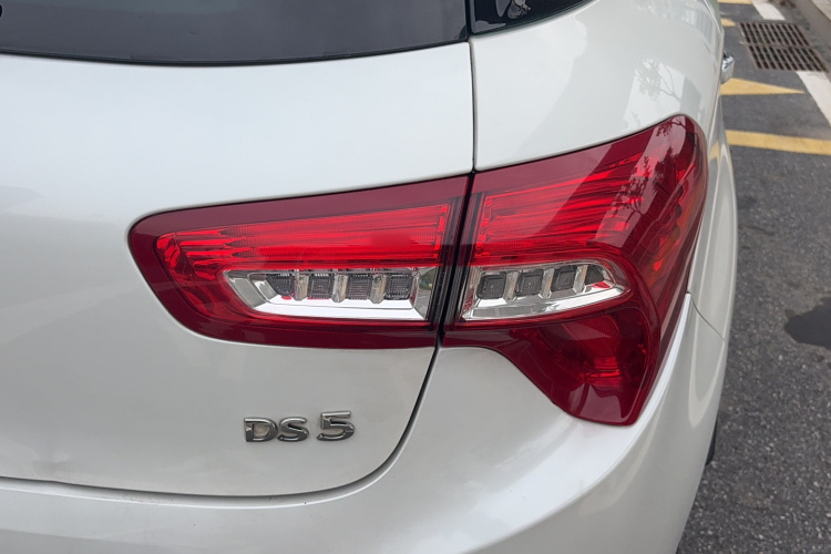 DS 5 2013款 1.6T 雅致版THP160车身外观6006