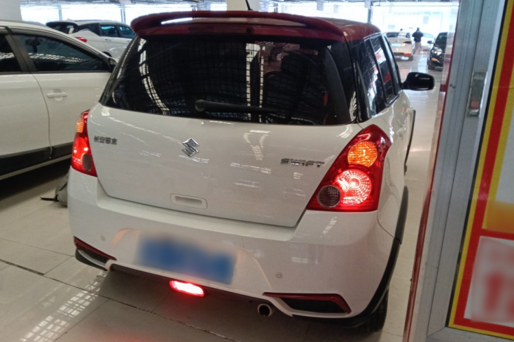 铃木 雨燕 2016款 1.5L 自动时尚型酷玩版车身外观6005