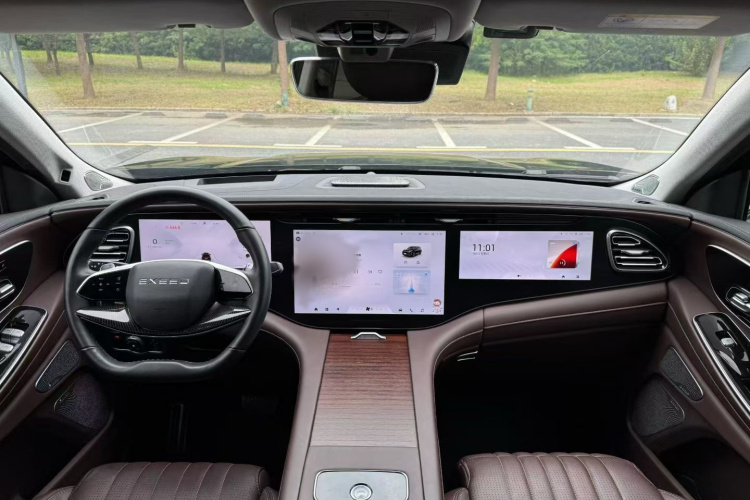 星途揽月 2023款 400T 四驱星尊版 6座中控内饰7003