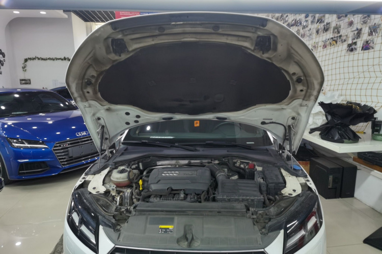 奥迪TT 2015款 TT Coupe 45 TFSI机舱底盘24