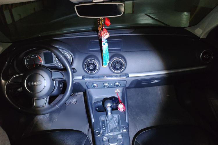 奥迪A3 2016款 Limousine 35 TFSI 进取型中控内饰12