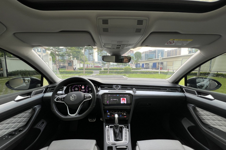 大众 迈腾 2023款 200万辆纪念版 330TSI DSG豪华型中控内饰7001