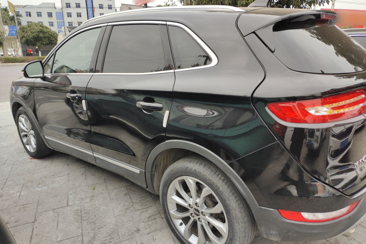 林肯MKC 2017款 2.0T 四驱尊雅版车身外观4