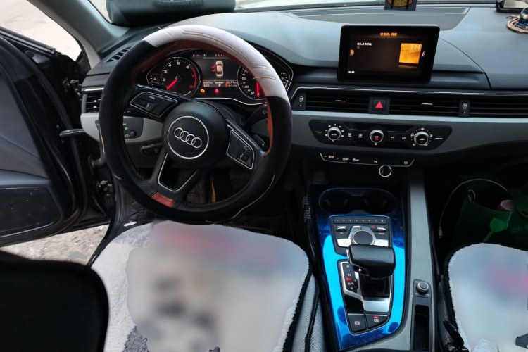奥迪A4L 2018款 30周年年型 40 TFSI 进取型中控内饰13