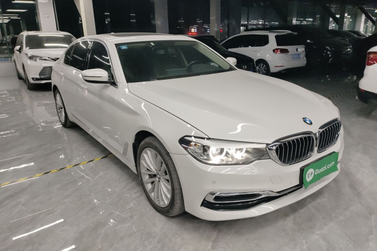 宝马5系 2019款 530Li 领先型 豪华套装车身外观6002